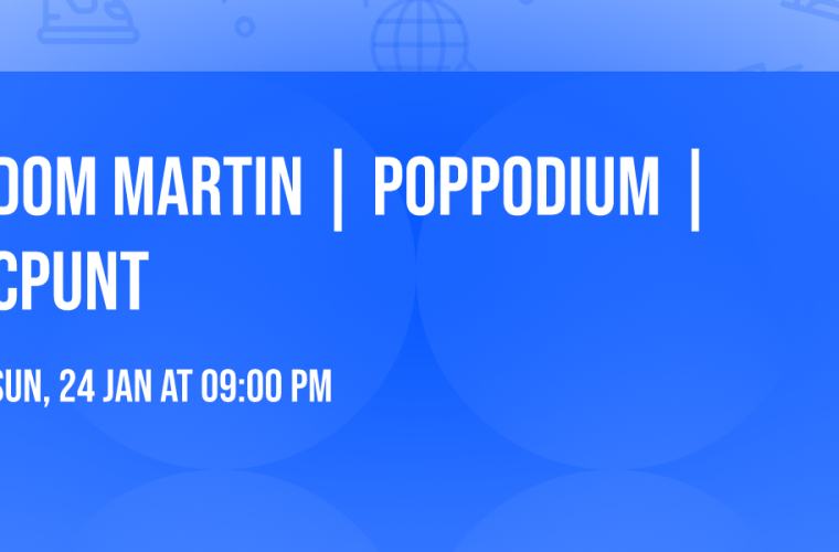 Dom Martin staat op het podium van Cpunt poppodium op het Raadhuisplein in Hoofddorp